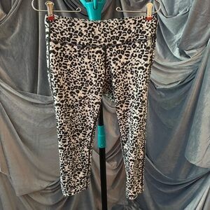Nike Dri-Fit Leopard Print Legging capris size small